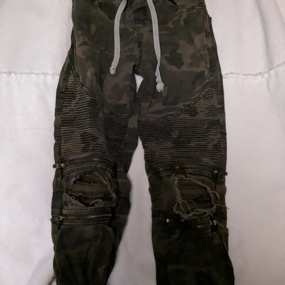 2 Pairs Moto Jogger Skinny Jeans - Grey and Camo - Picture 7 of 11